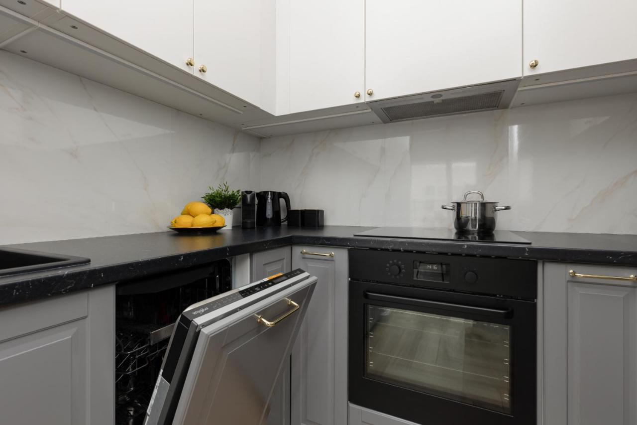 Stylish Apartment Kolejowa & Parking & Balcony By Noclegi Renters Варшава Экстерьер фото