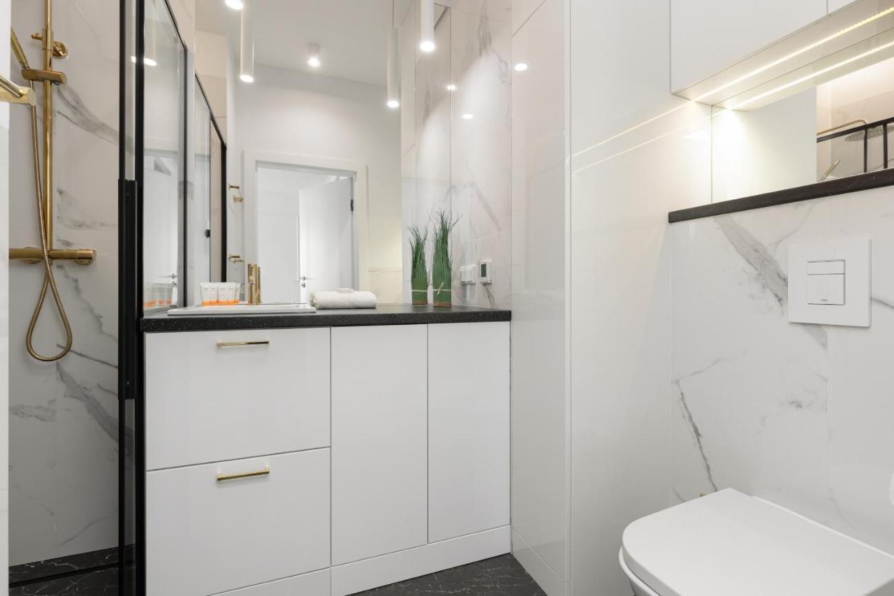 Stylish Apartment Kolejowa & Parking & Balcony By Noclegi Renters Варшава Экстерьер фото
