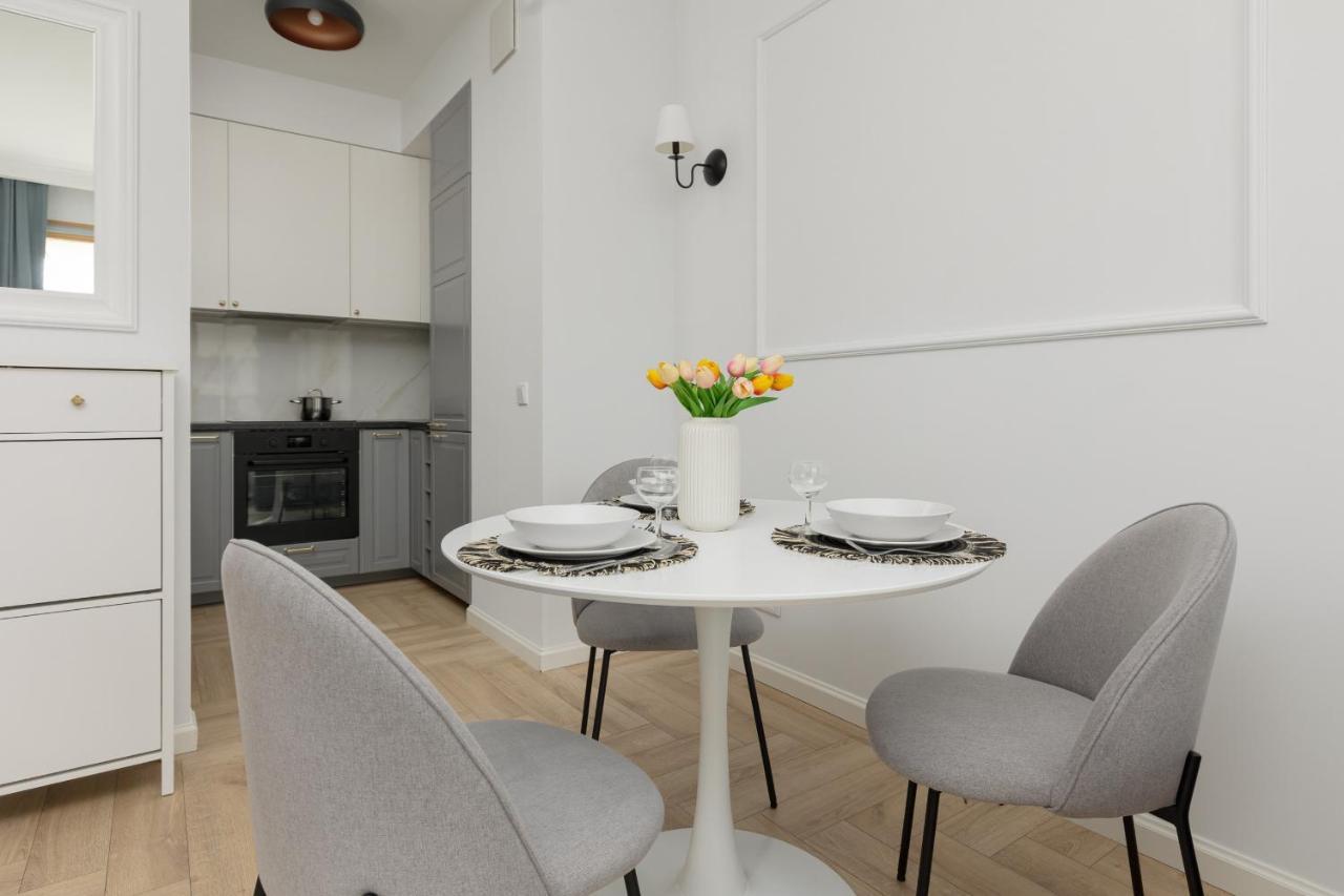 Stylish Apartment Kolejowa & Parking & Balcony By Noclegi Renters Варшава Экстерьер фото